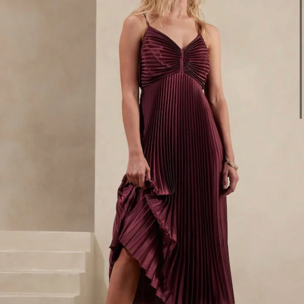 SOLAIRE PLEATED MIDI DRESS - Picture 1 of 2